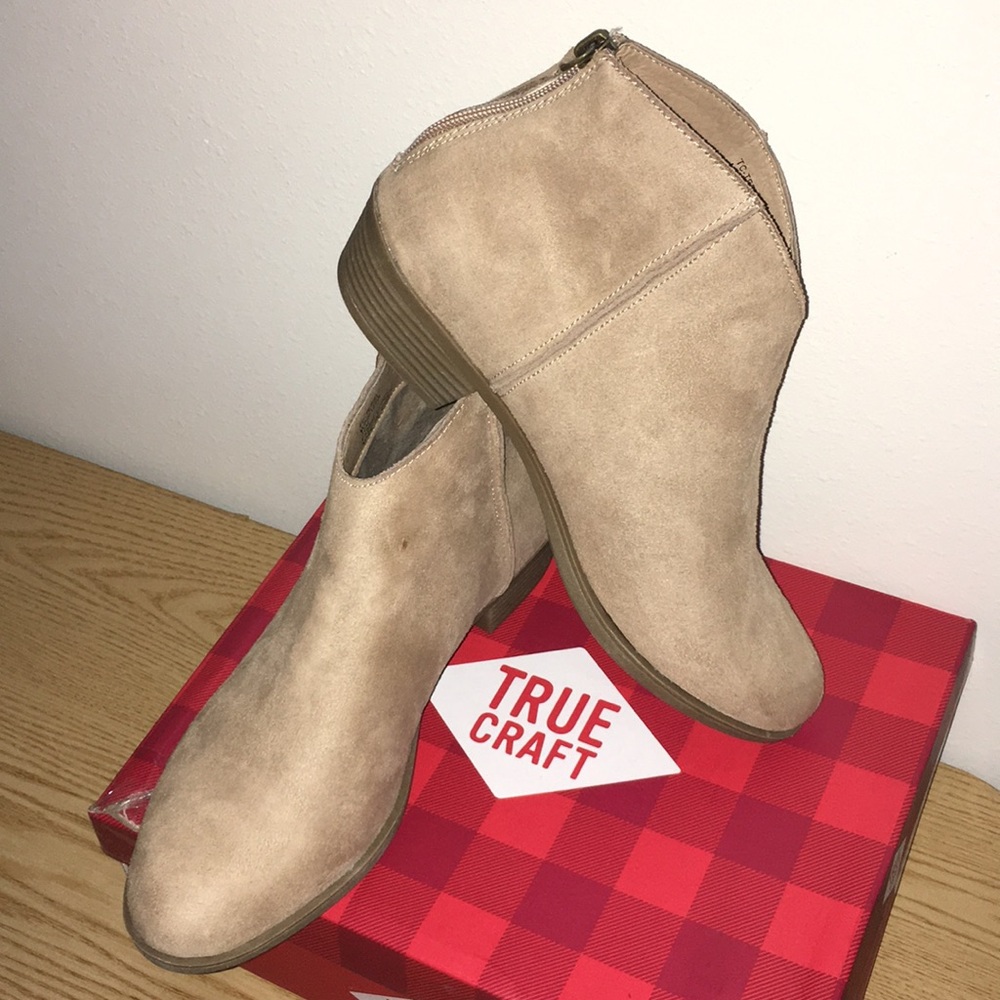 New True Craft 1” Heel Suede Feel Booties Natural - Picture 1 of 8